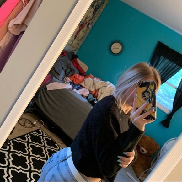 cropped sweater - Picture 2 of 3